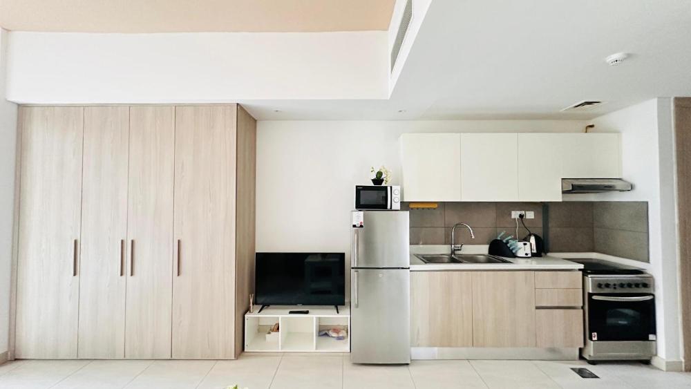 OYO HOME 1364 Fully Furnished Studio Apartments Jvc