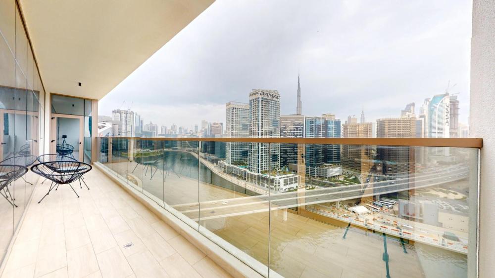 Scenic Canal View Homes - 8 mins to Dubai Mall - Pool & Gym Access