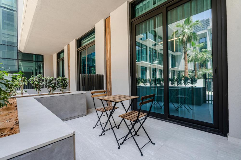 Escape24 Cozy Studio with Pool View in JVC