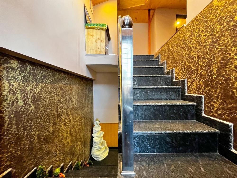 Goroomgo Nirvana Rooms Shimla