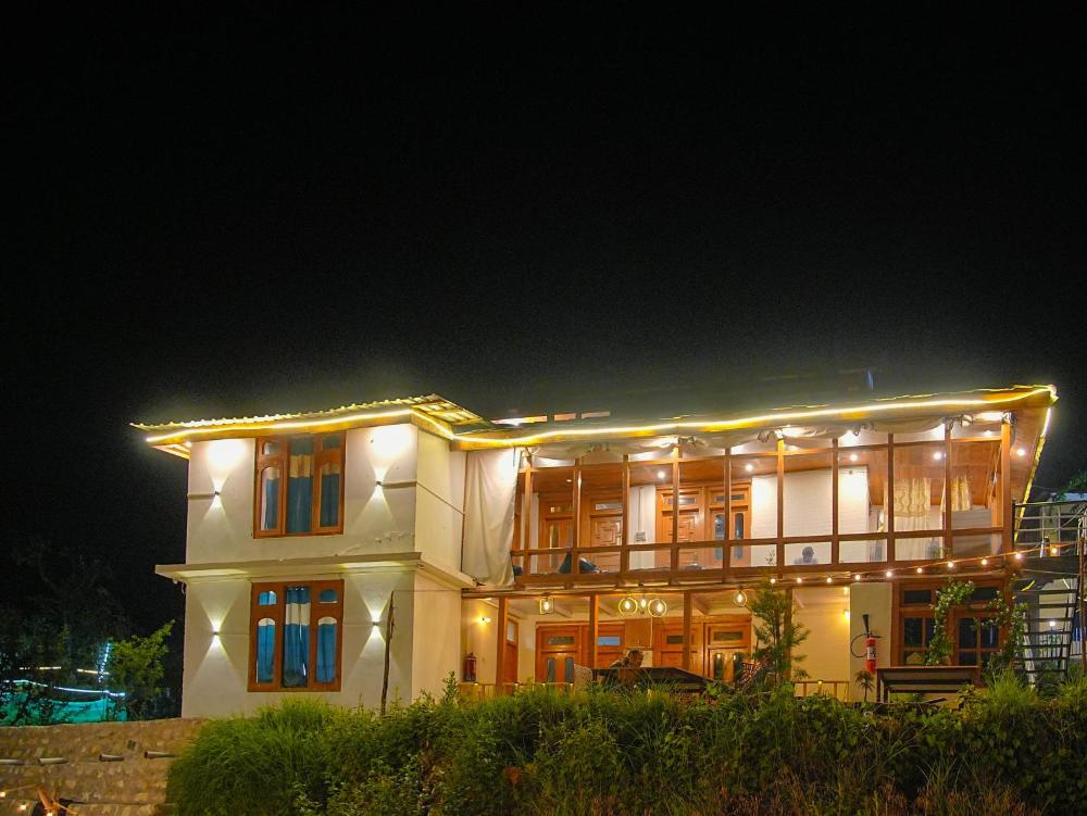 MOKSHA WOODHOUSE