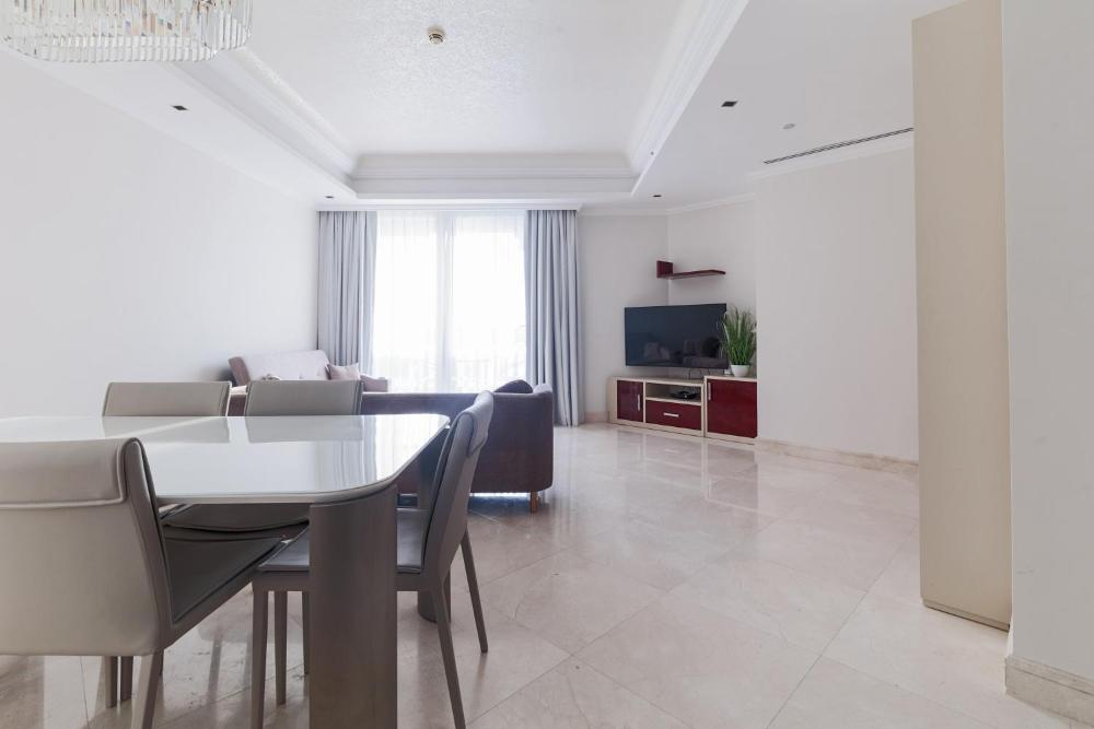Spacious 2-bedroom beachfront apartment with pool