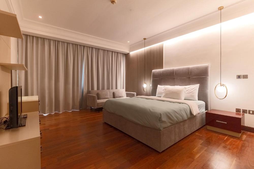 Spacious 2-bedroom beachfront apartment with pool