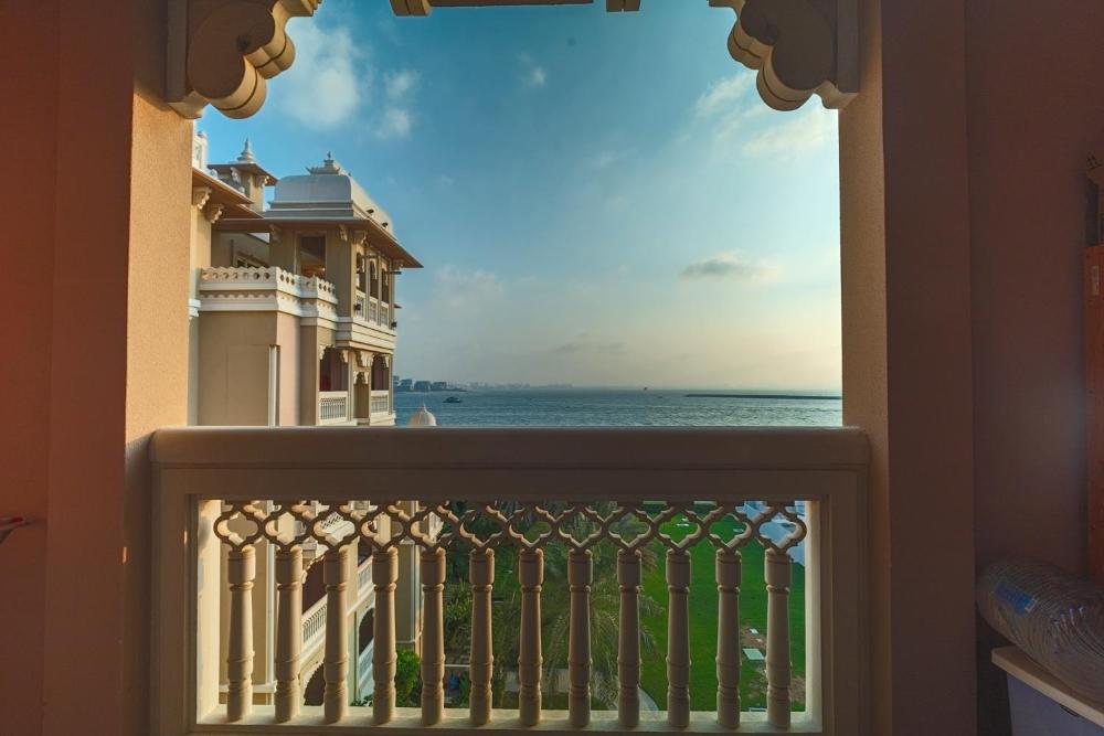 Spacious 2-bedroom beachfront apartment with pool