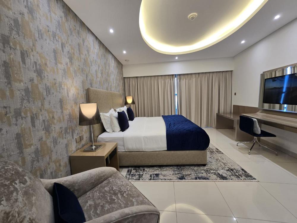 Quill Residence at Paramount Towers 3 BR Creek View