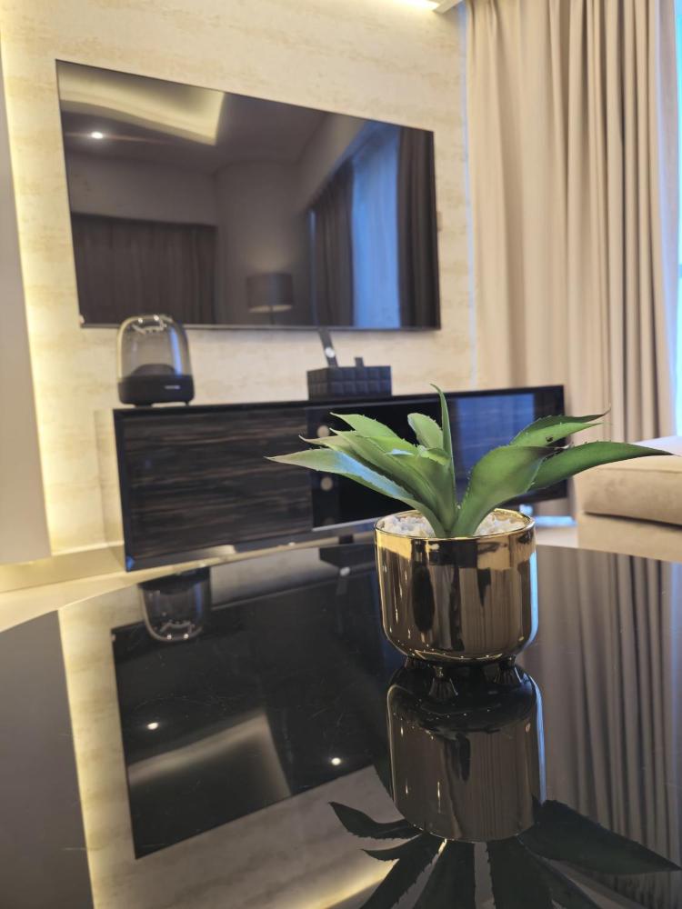 Quill Residence at Paramount Towers 3 BR Creek View