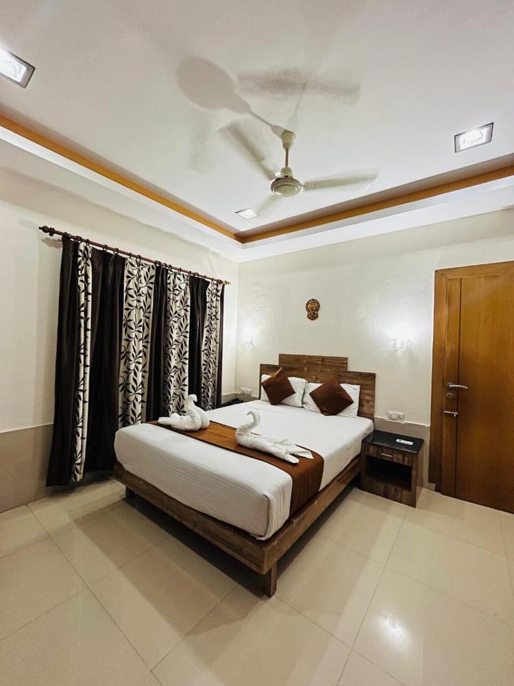 Royal Riviera Hotel & Resort