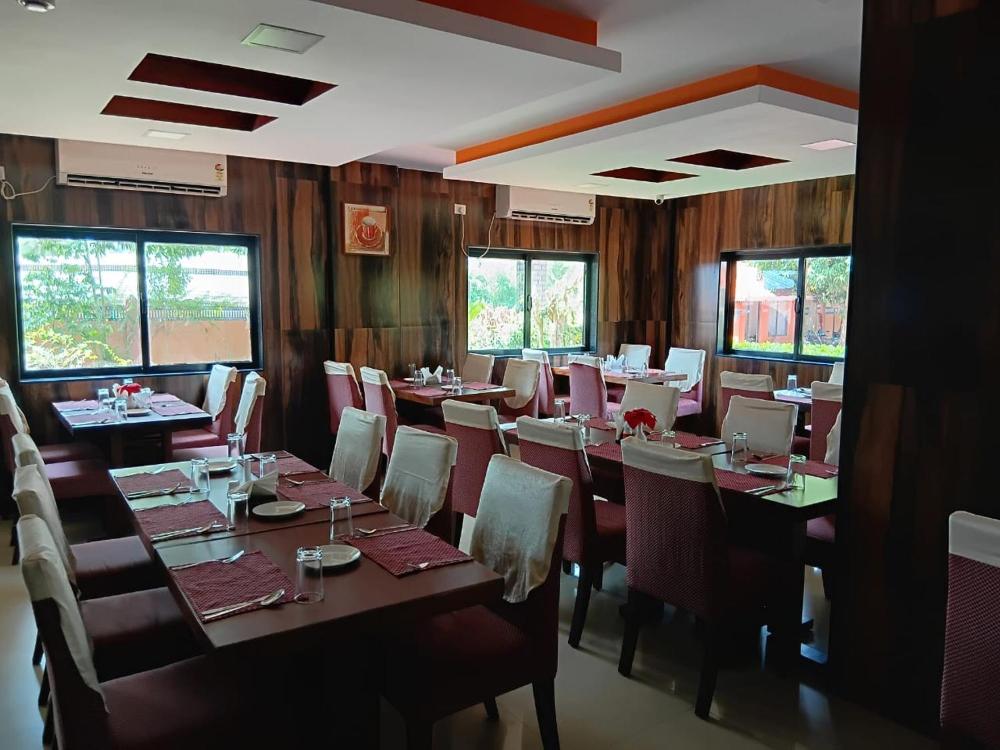 Royal Riviera Hotel & Resort