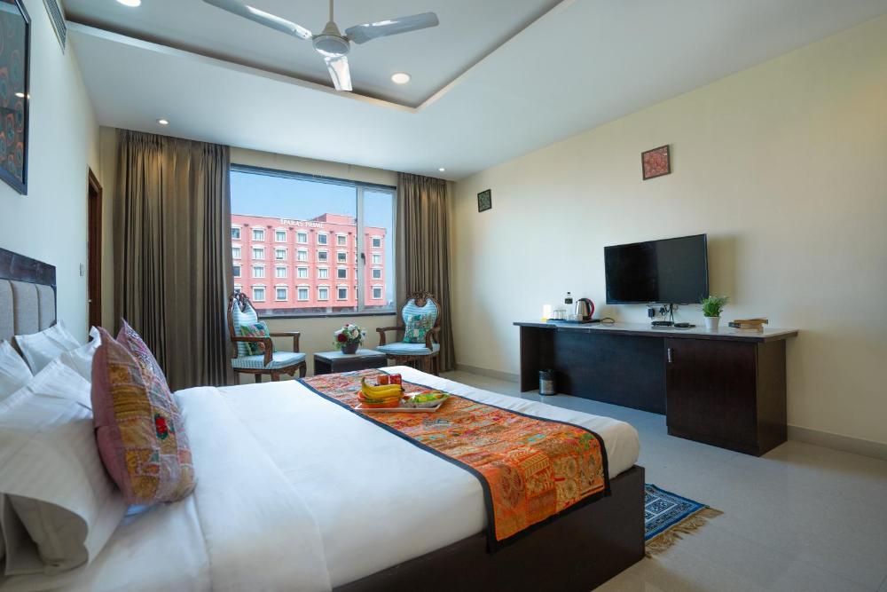 Tripli Hotels White Manor