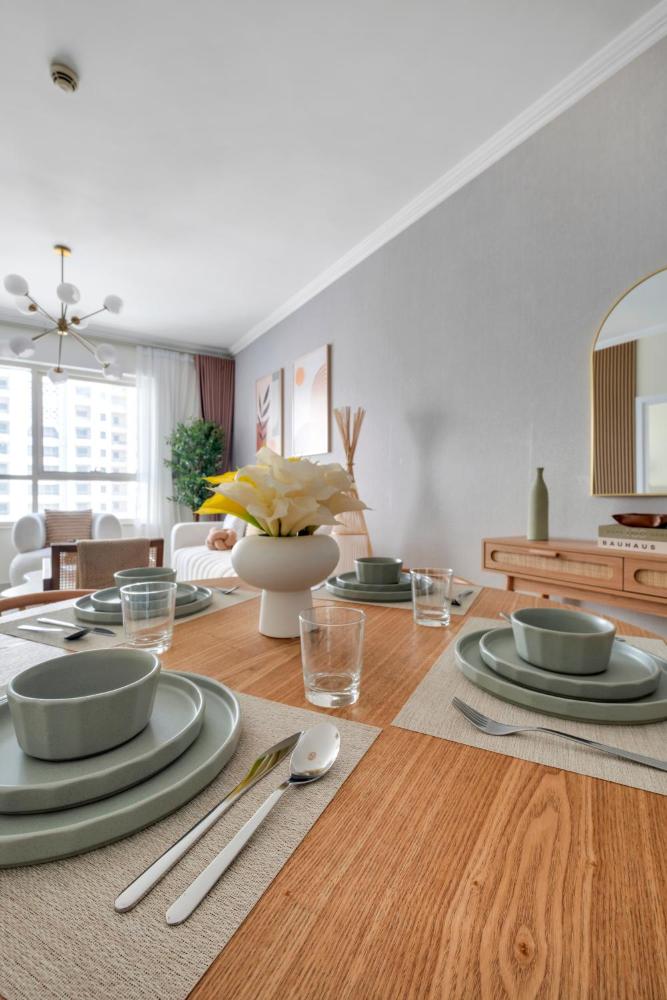 Dubai Marina Promenade 1BR Apartment with Pool near JBR