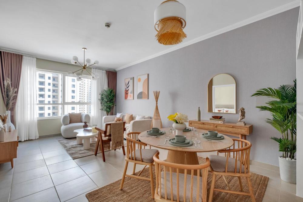 Dubai Marina Promenade 1BR Apartment with Pool near JBR