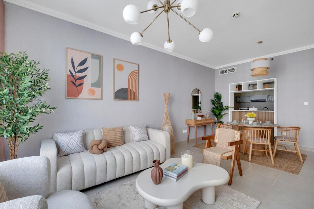 Dubai Marina Promenade 1BR Apartment with Pool near JBR