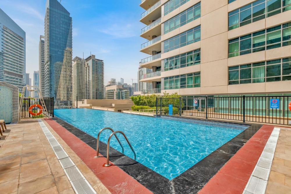 Dubai Marina Promenade 1BR Apartment with Pool near JBR
