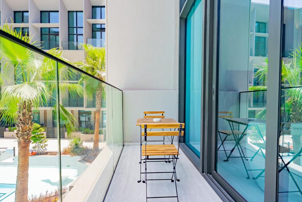 Escape24 Cozy Studio with Pool View in JVC