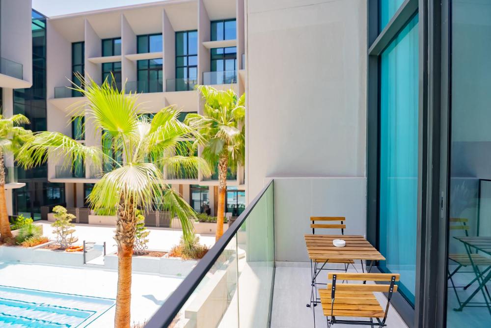 Escape24 Cozy Studio with Pool View in JVC