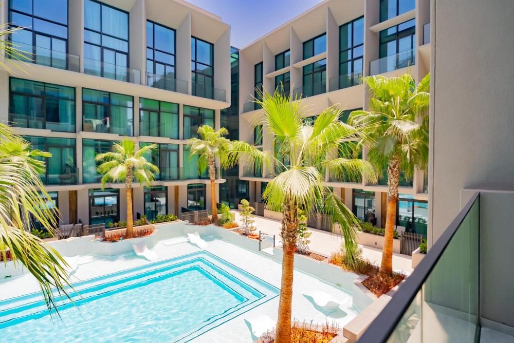 Escape24 Cozy Studio with Pool View in JVC
