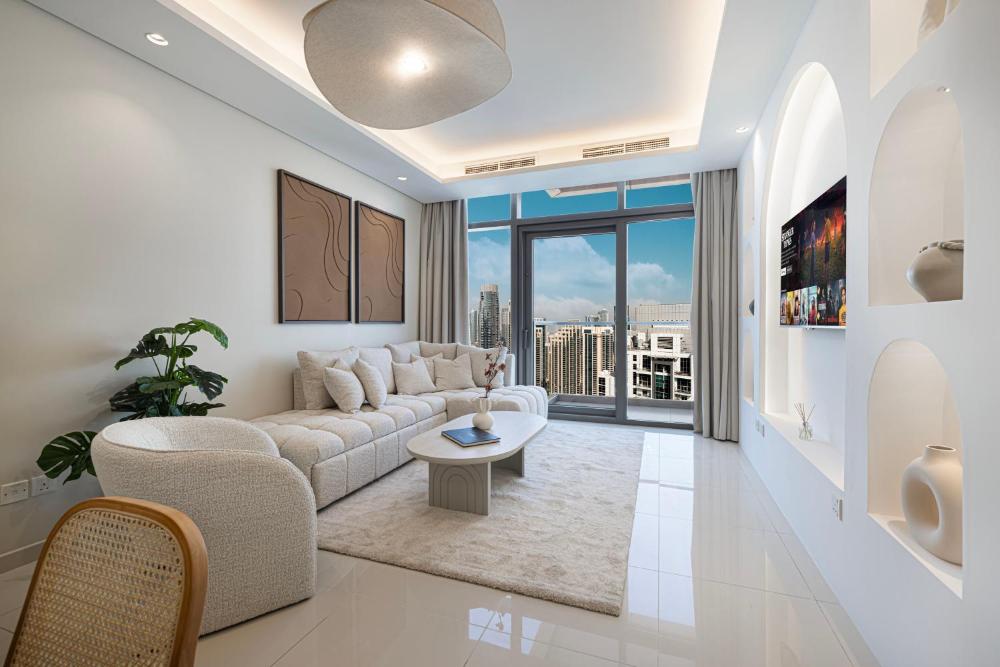 Paramount Midtown Hotel - Luxury Apartments & Infinity Pool with Burj Khalifa View
