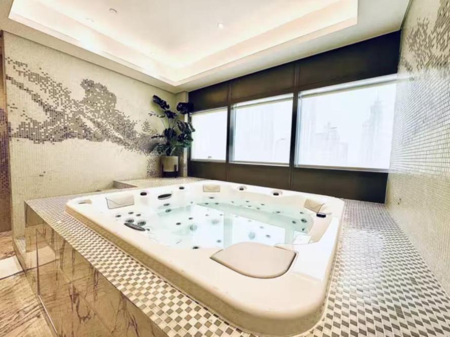 WonderfulStay at Paramount Residences - Highest Infinity Pool - Burj Khalifa View - Brand New Luxury