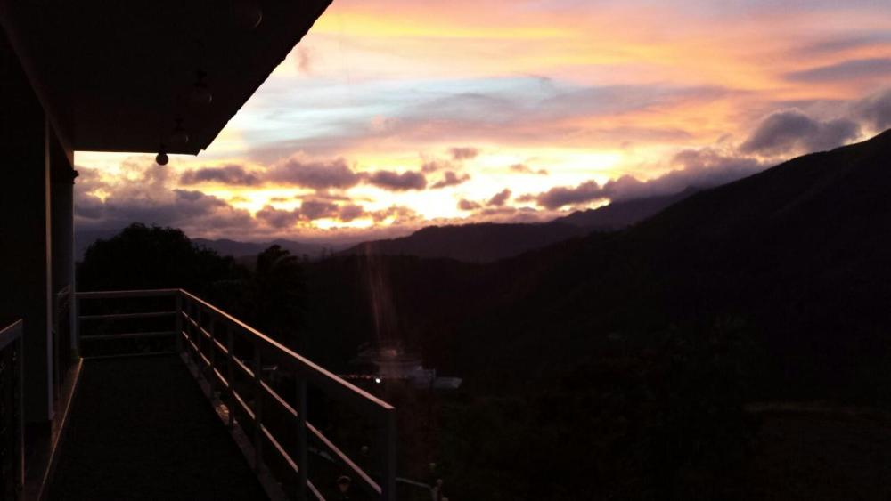 The Kissing Mountains