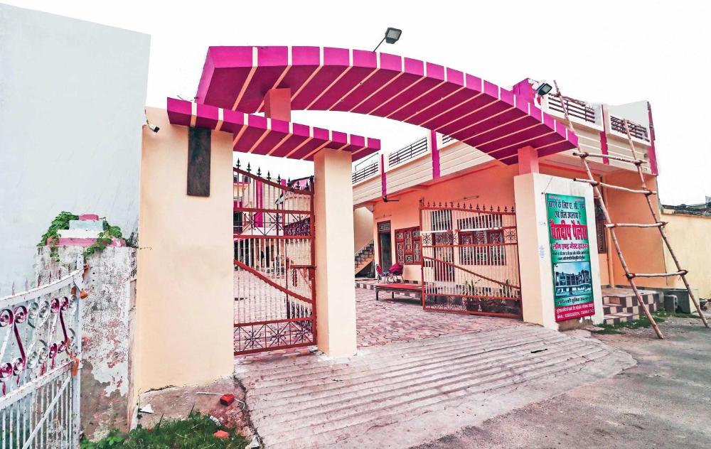 Super Hotel O by OYO Chaitdeep Palace Lawn and Guest House