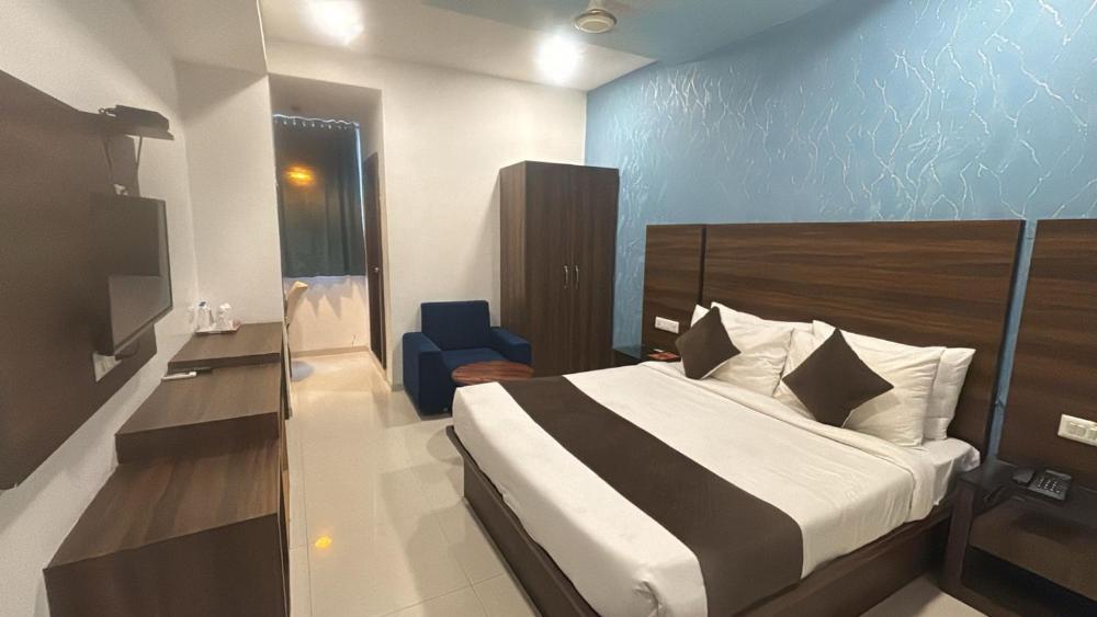 HOTEL GREEN WOOD