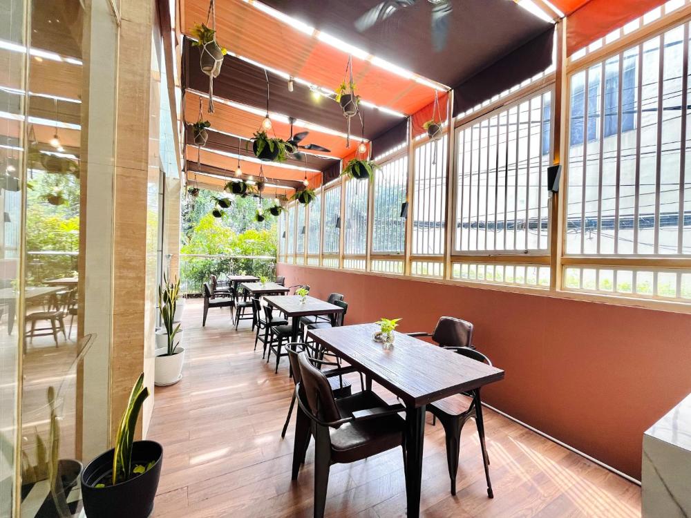 verse luxe hotel wahid hasyim