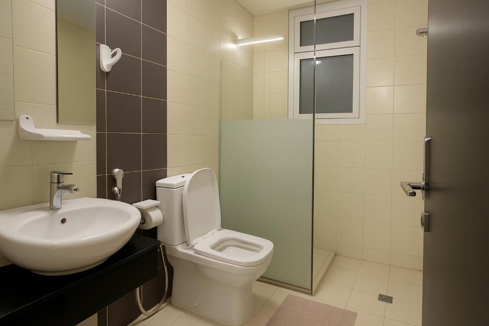 Single Bed In Twin Room With Balcony For Female Guests Only