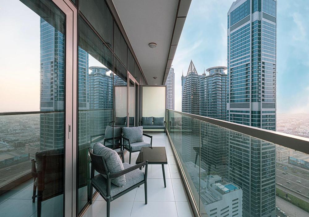 Paramount Midtown Hotel - Luxury Apartments & Infinity Pool with Burj Khalifa View