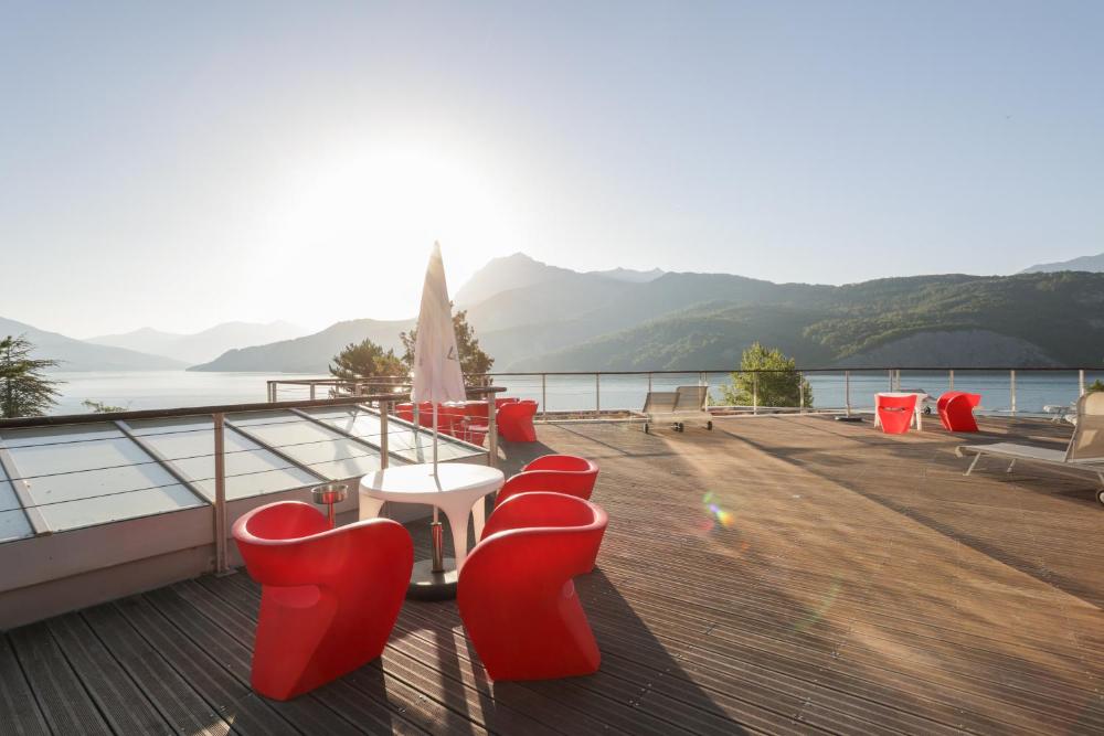 village club les hyvans