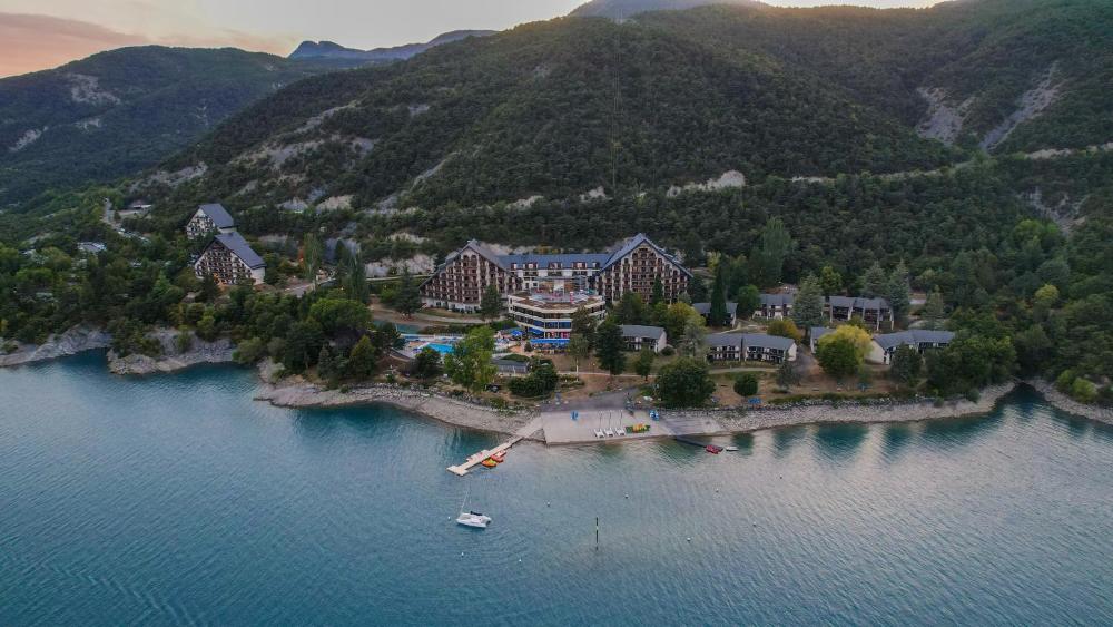 village club les hyvans