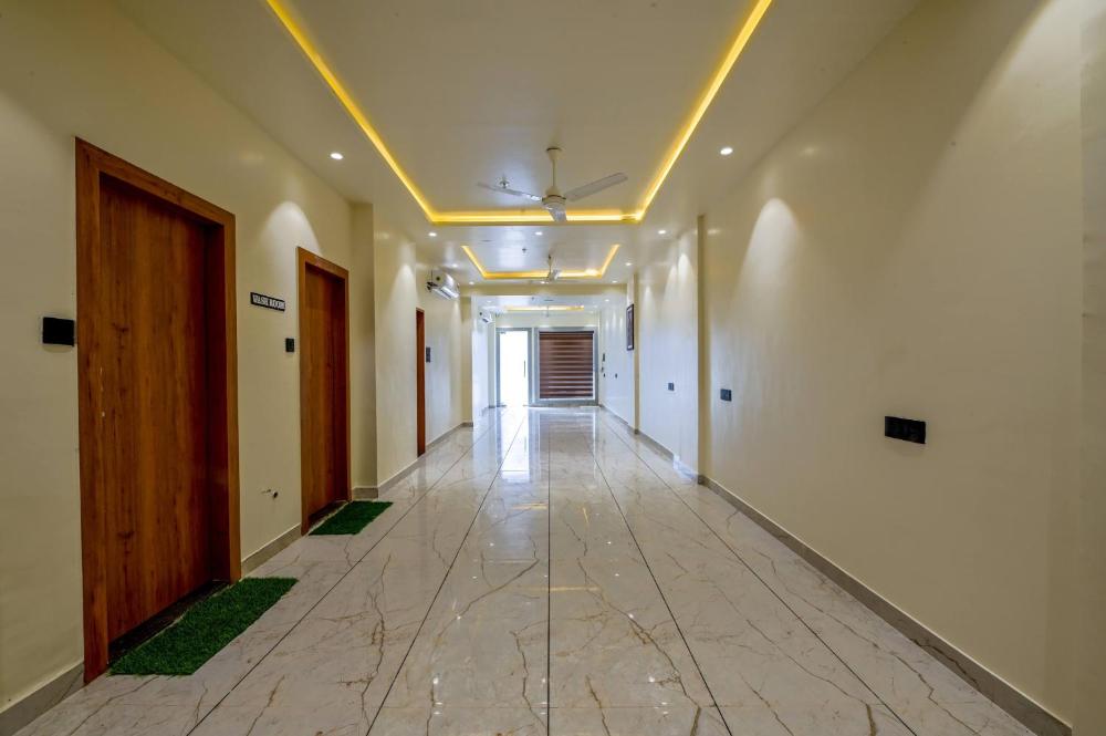 HOTEL SHREE RADHE