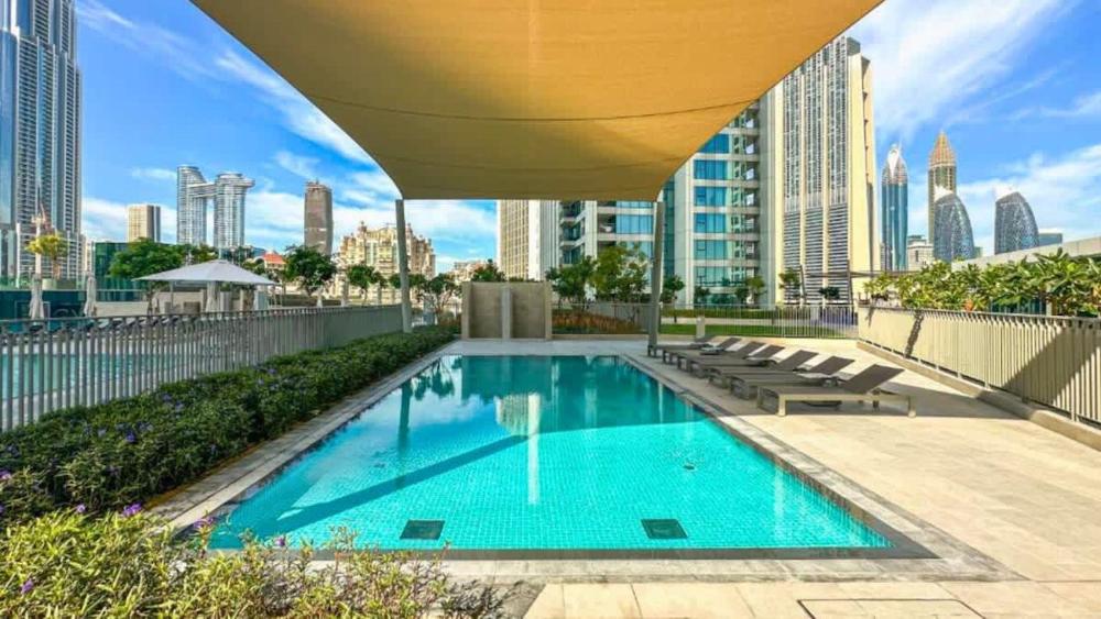 Luxe 2 BR w/ Burj Khalifa View & Dubai Mall Access