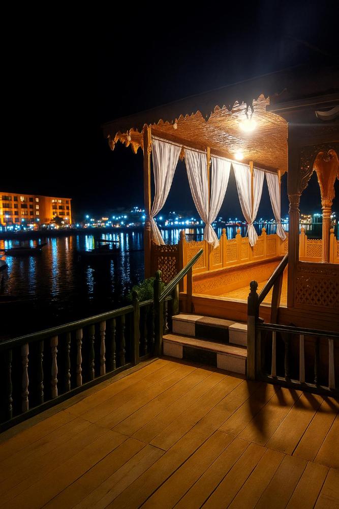 Crown Of India Group Of Houseboats