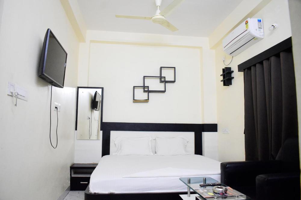 Hotel First Crown