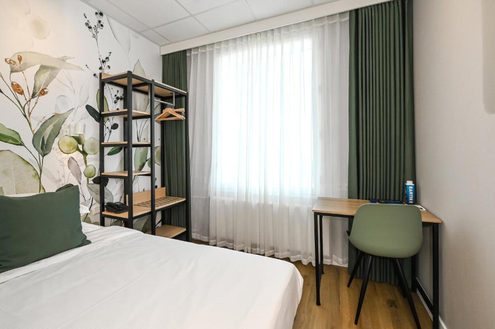 Room image 4