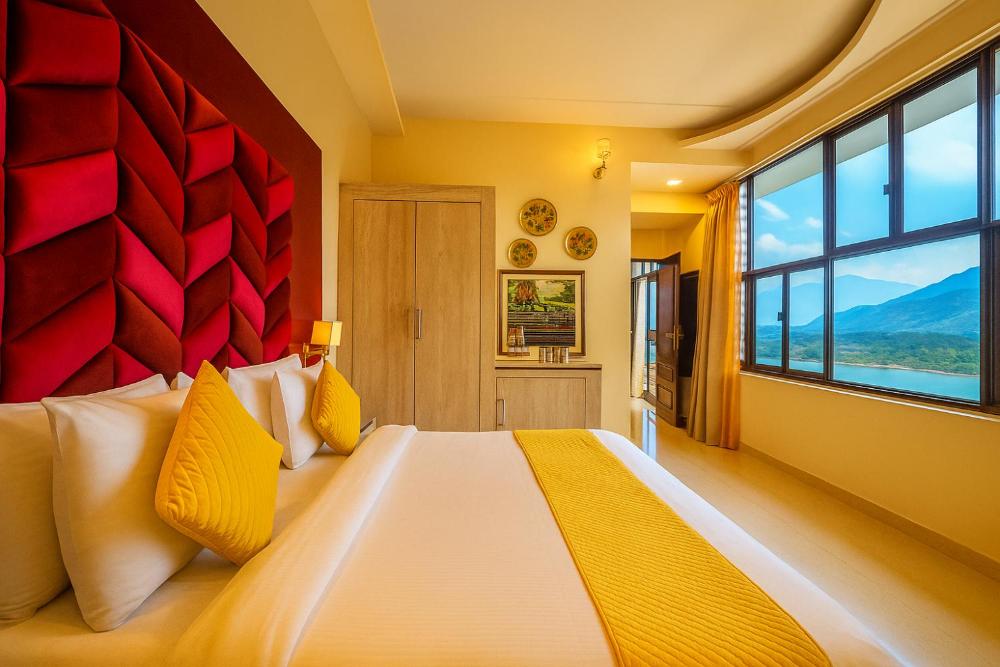 The Neeraj Naturecure - Ganga View