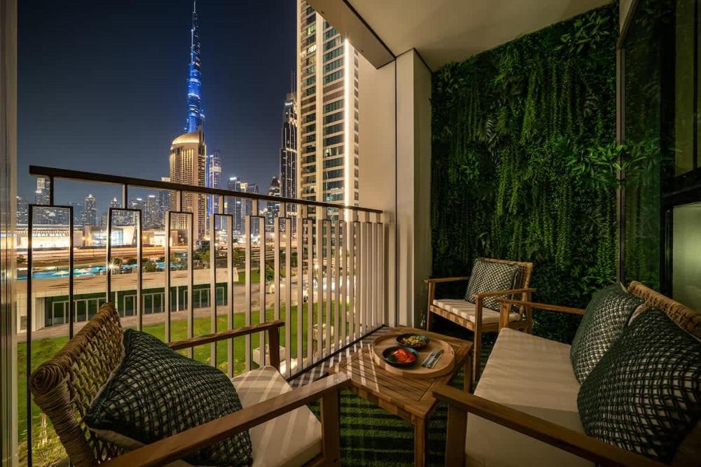 Luxe 2 BR w/ Burj Khalifa View & Dubai Mall Access