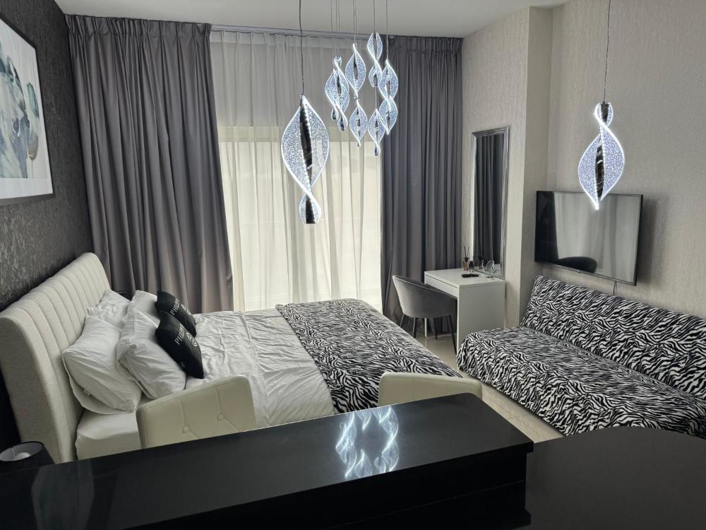 Big studio, Dubai SportCity, parking included