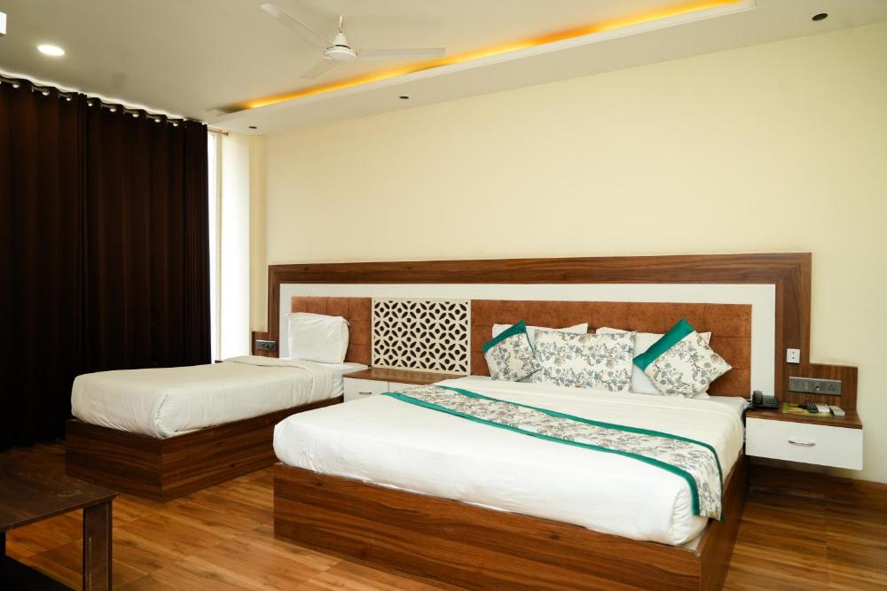 Hotel De Glance - Udaipuri Restaurant I Terrace Swimming pool I Banquet
