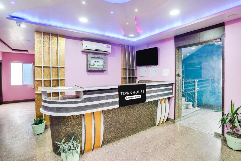 Super Townhouse Butler Road Near Maripur Chowk