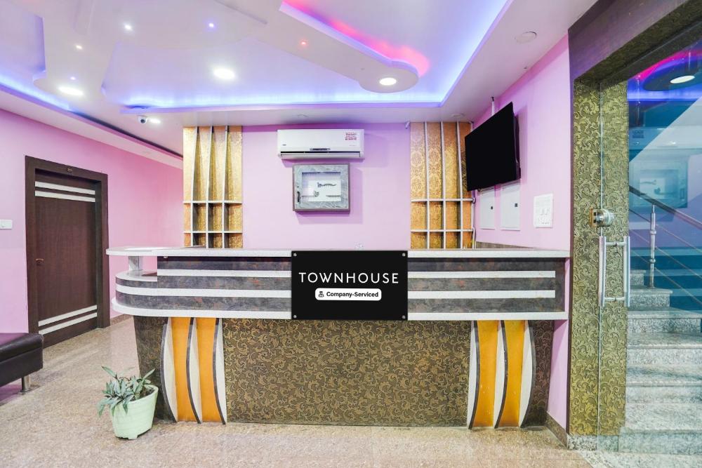 Super Townhouse Butler Road Near Maripur Chowk