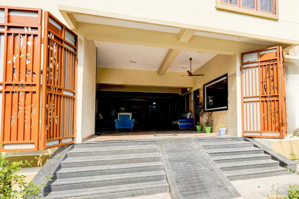 Super Collection O Vellore Near CMC Hospital Formerly Geetha Residency