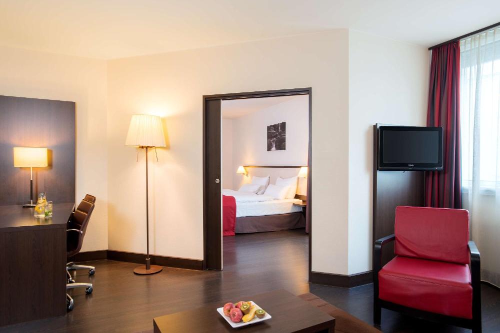 Room image 4