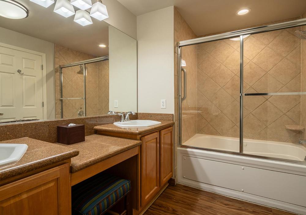 Room Image 4