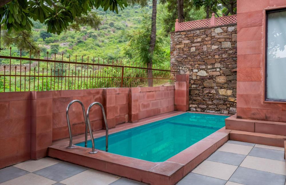 Vijaygarh Resort & Cottages with Private Pool