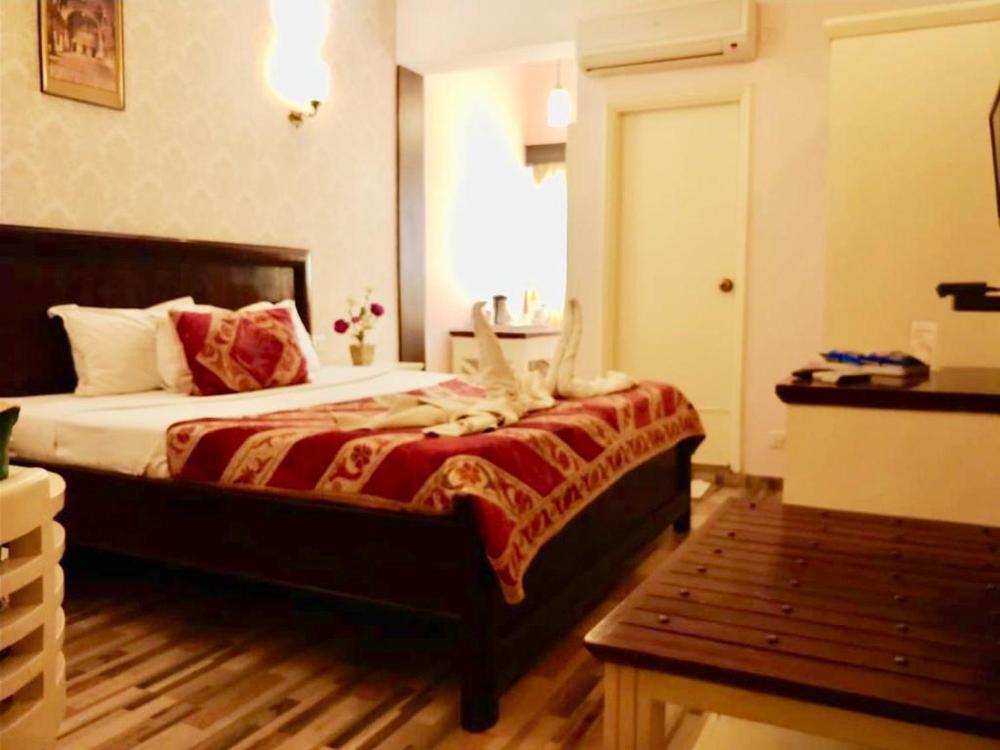 Hotel Glitz