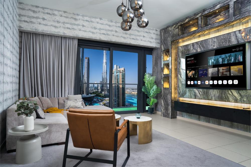 Full Burj Kalifa and Dubai Fountain Views