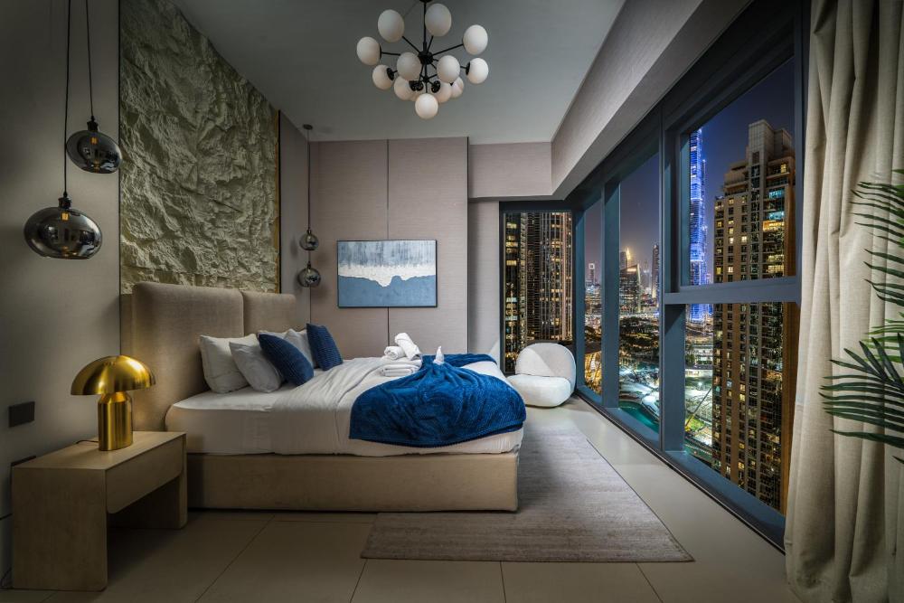 Full Burj Kalifa and Dubai Fountain Views