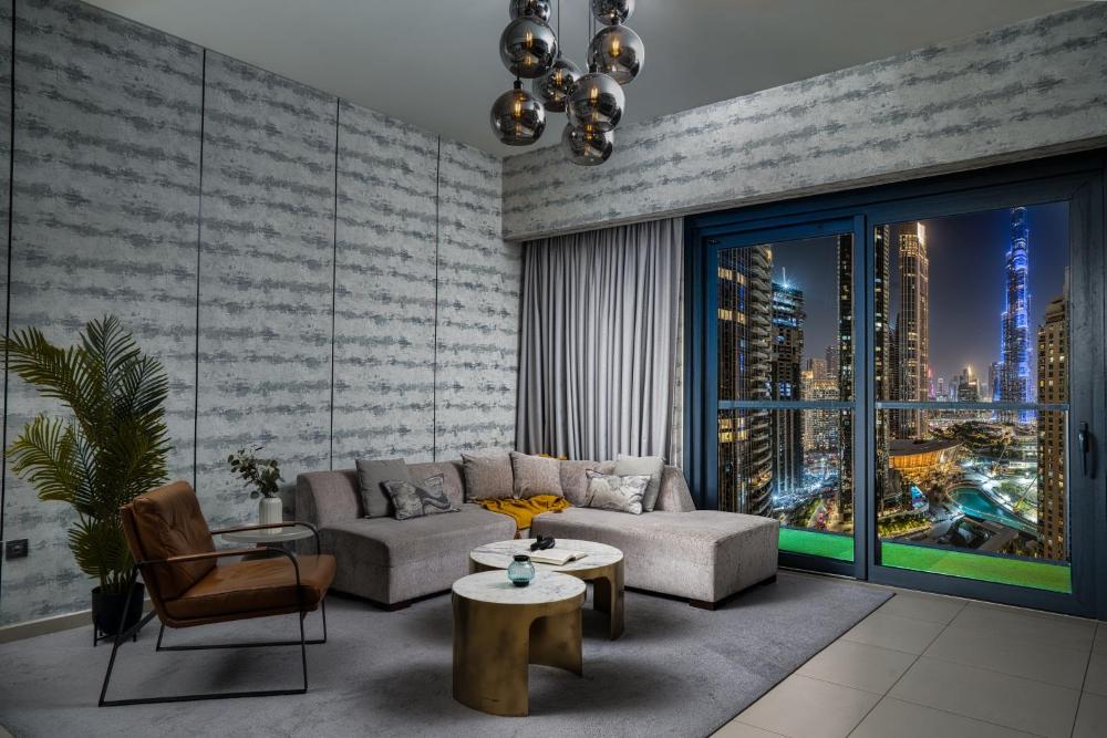 Full Burj Kalifa and Dubai Fountain Views