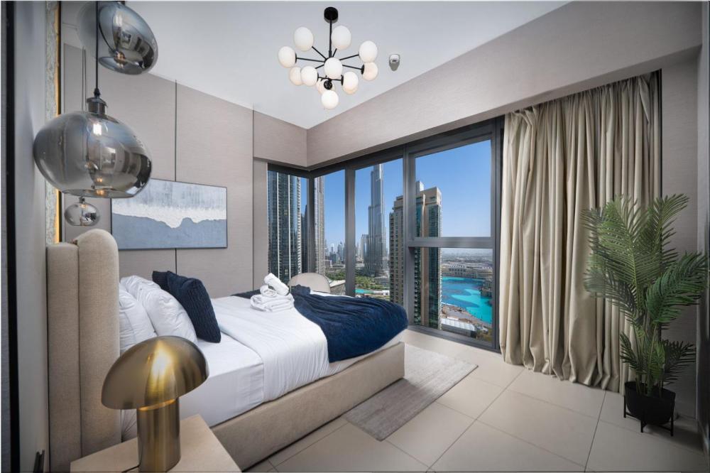 Full Burj Kalifa and Dubai Fountain Views